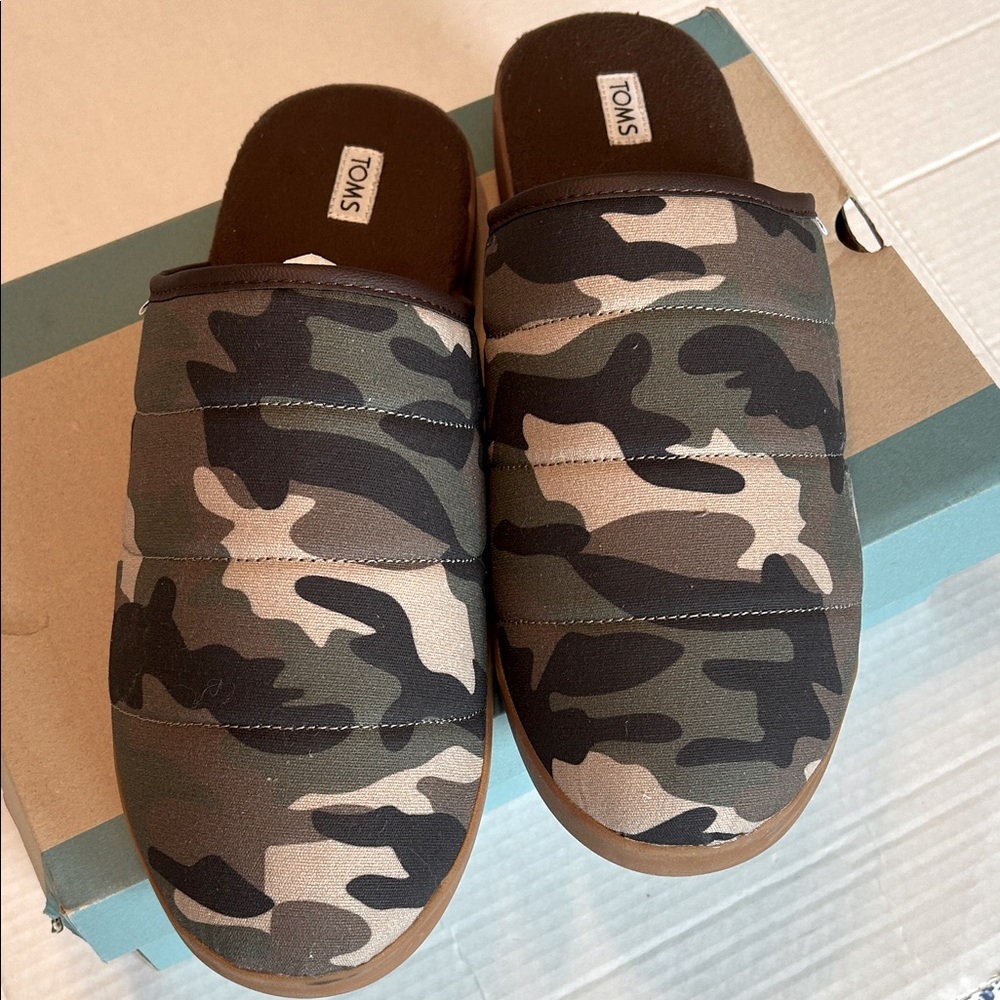 Toms Men’s Harbor slip ons. - Picture 2 of 10